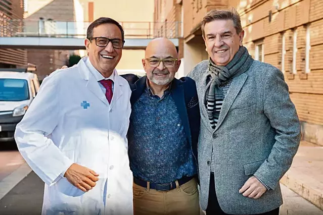 El fotògraf de Tàrrega Jaume Solé dona a l’Arnau per a investigació 630 € del llibre que va escriure arran de patir un infart