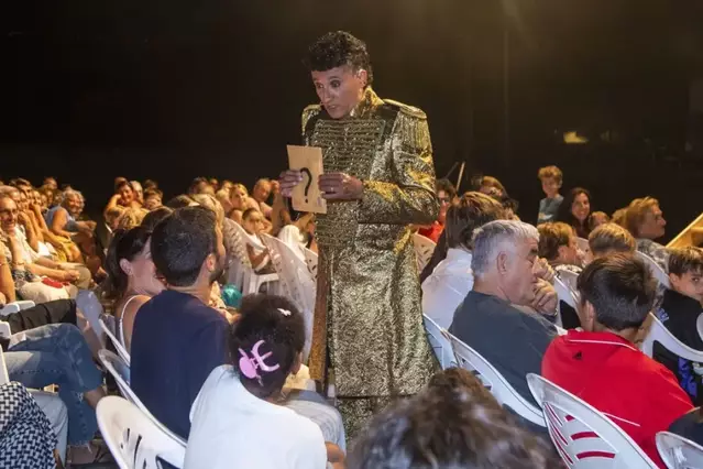El Mag Lari tanca un CastellSerà de Nit de rècord amb el seu ‘Strafalari’