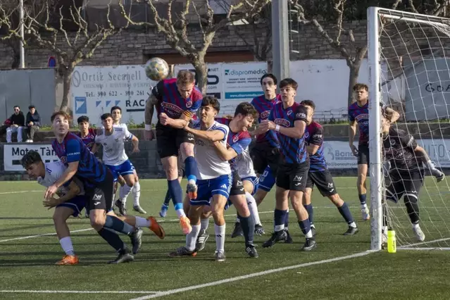 El Tàrrega guanya i escala posicions a la taula