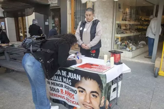 Firmes al mercat de Tàrrega per endurir la Llei del Menor