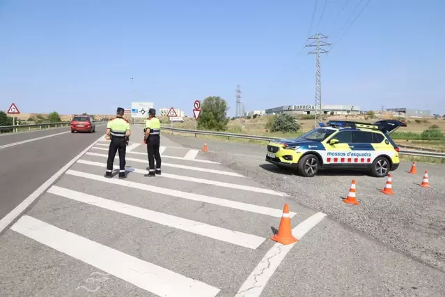 Fuig dels Mossos a Guimerà i intenta atropellar els agents, que van disparar trets contra les rodes del vehicle