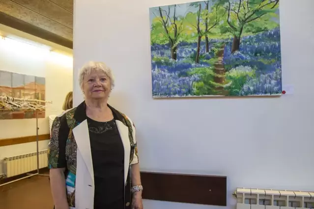 Isabel Puigarnau, de 73 anys, mostra per primera vegada les seues pintures