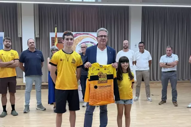 La Diputació homenatja els ciclistes Albert Sala i Jimena Ledesma