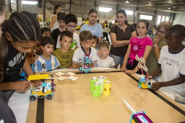 La robòtica escolar ‘apaga’ la guerra a Agramunt