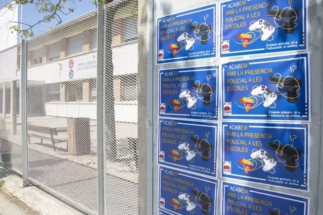 Parlón assegura que la prova de mossos a les escoles està aturada però el Govern ho nega