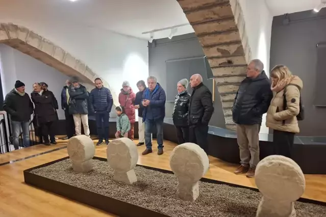 Posen en valor les col·leccions d’esteles funeràries discoidals