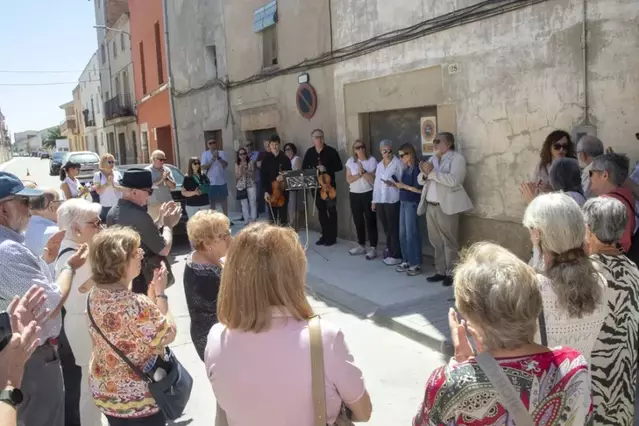 Stolpersteine per recordar els tres veïns assassinats pel nazisme