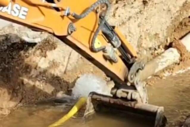 Tallat el subministrament d'aigua a Bellpuig pel trencament d'una canonada