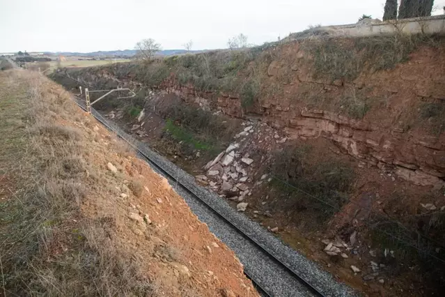 Tanquen durant tres hores la via del tren entre Tàrrega i Cervera per despreniments