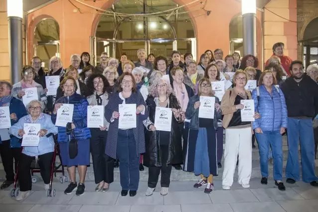 Tàrrega ret homenatge a cent dones del sector tèxtil