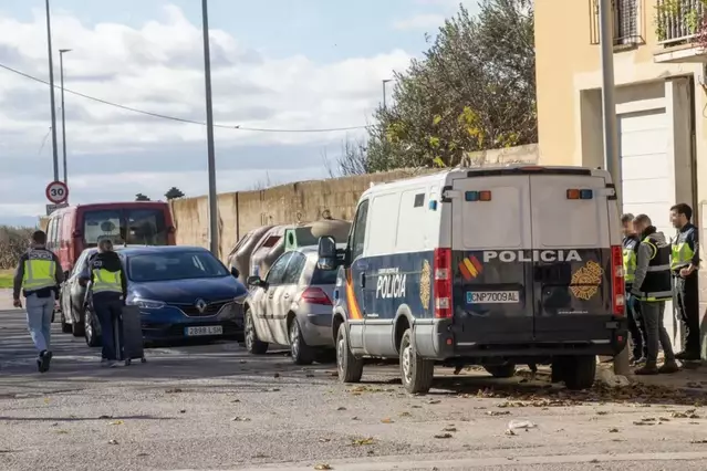 Tres detinguts per conrear marihuana en una casa del centre de la Fuliola