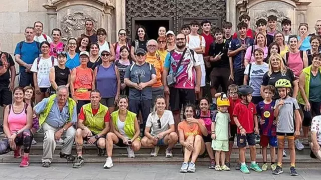 Unes 80 persones participen en la caminada sota la lluna plena entre Tàrrega i Fonolleres