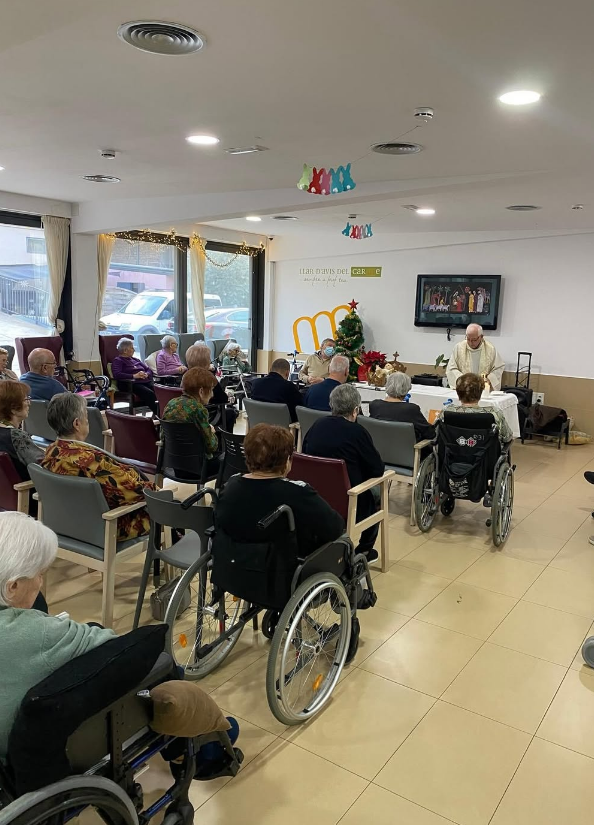 Visita del bisbe de Solsona, Francesc Conesa, a la residència Llar d’Avis del Carme