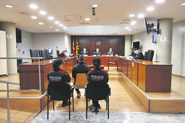 16 anys per cremar viva la seua parella