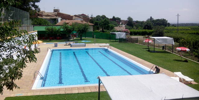 Activitat d’iniciació al submarinisme a la piscina de Torrelameu