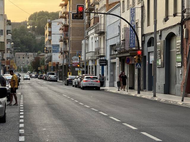 Balaguer repinta baranes i reposa mobiliari urbà