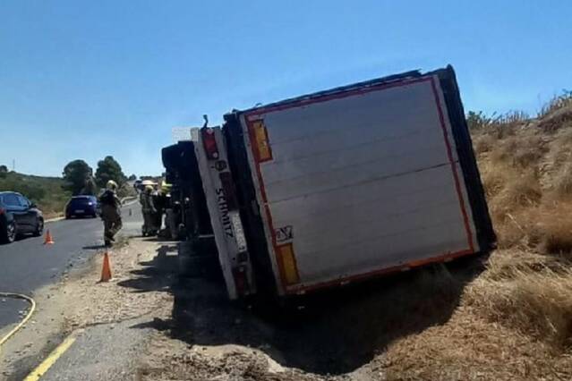 Bolca un camió en un lateral de la C-26 a Algerri