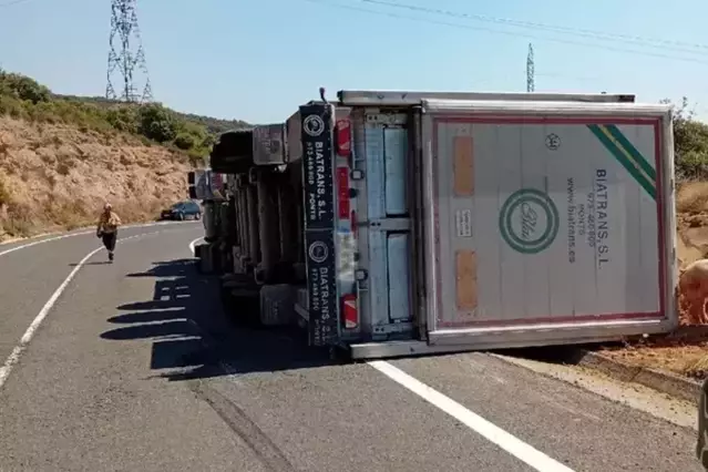 Bolca un camió que transportava porcs al coll de Comiols