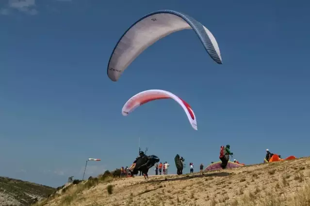 Busquen amb drons i gossos un parapentista desaparegut a Àger