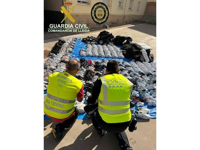 Confisquen més de 1.600 peces de roba i articles de marca falsificats a Balaguer