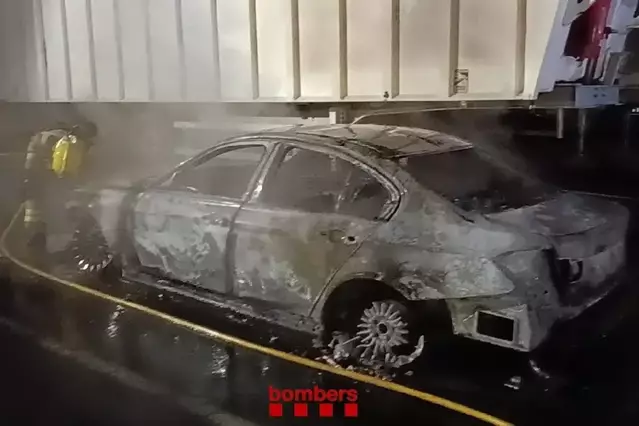 Crema un cotxe al polígon Campllong de Balaguer