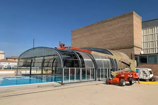 Detingut un jove de 26 anys per tocaments a dos nenes a les piscines de Balaguer