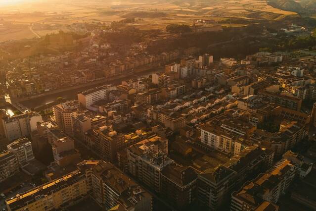 Dos anys a presó per tràfic de dones en un club de cites i un pis prostíbul de Balaguer