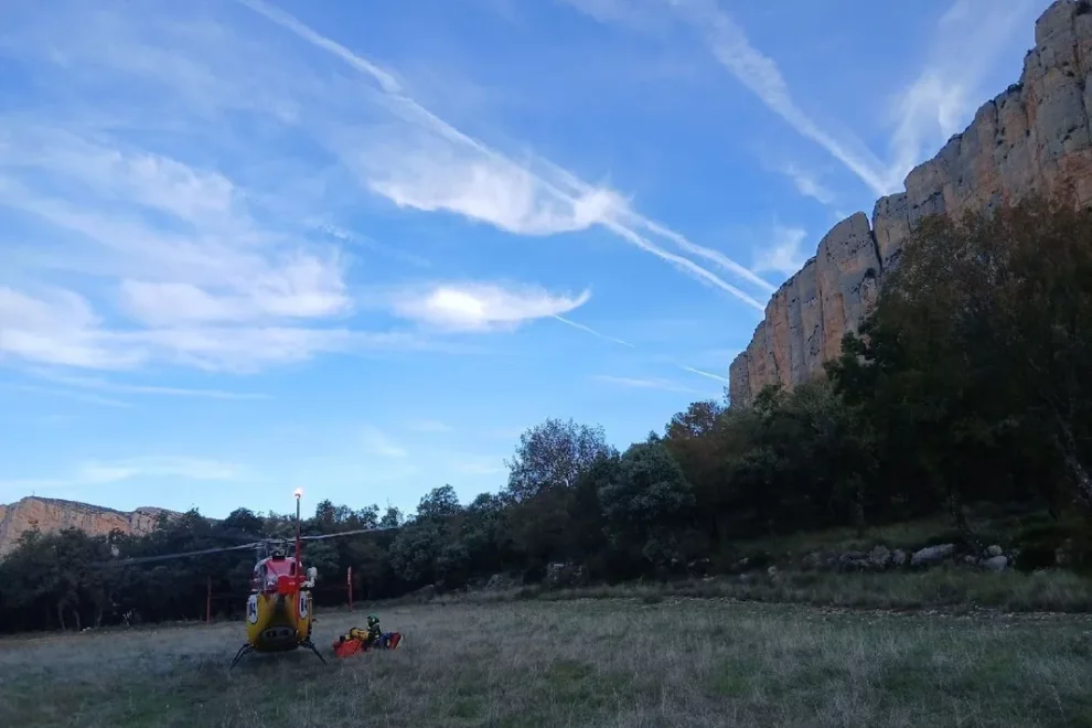 Dos escaladors passen la nit a 400 metres d’altura en una paret del congost Mont-rebei