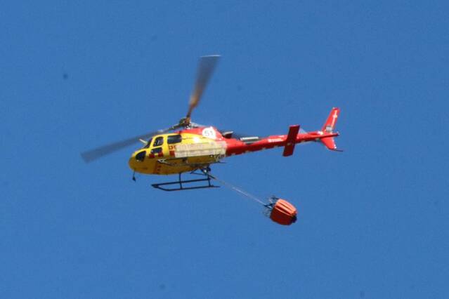 Els Bombers treballen en un incendi a Collderat, a Artesa de Segre