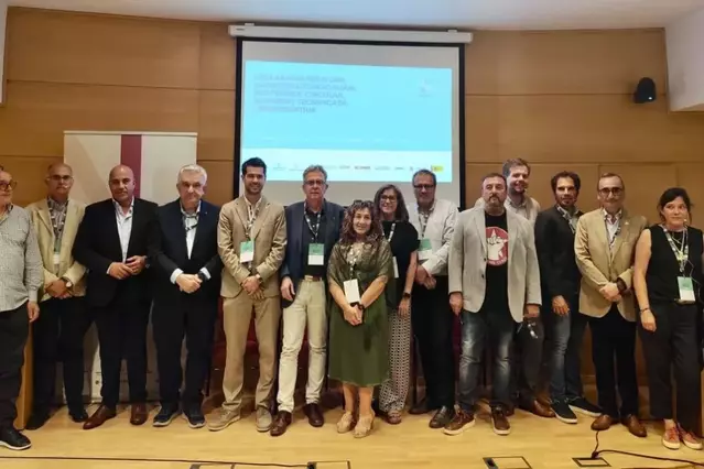 Empresaris i institucions insten a impulsar la indústria verda amb 5 firmes al capdavant