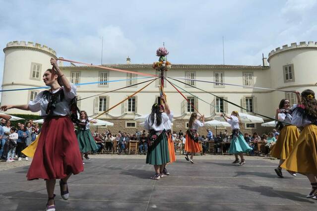 La festa de la primavera esclata a Penelles