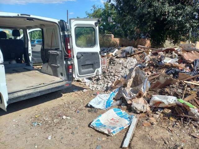 La Guàrdia Urbana de Balaguer enxampa una empresa abocant runa de manera il·legal