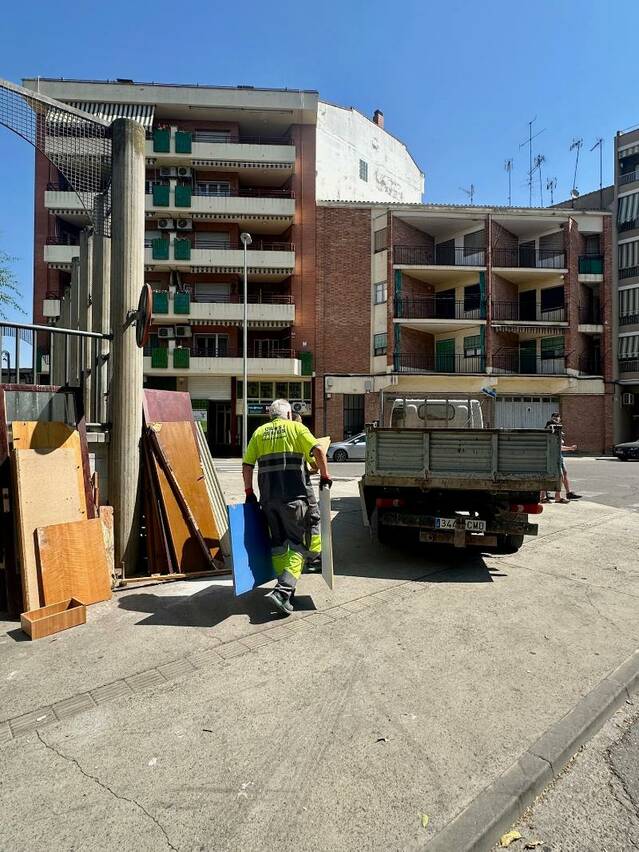 La Guàrdia Urbana de Balaguer sanciona l'abocament de voluminosos a la via pública