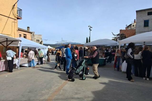 Les Avellanes posa en valor la sal amb la seua fira, que aplega mil visitants
