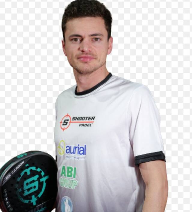 Pablo Burdeos, cap de sèrie del campionat d’aniversari del Padel Indoor La Noguera