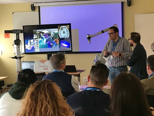 Professionals de la neurocirurgia i traumatologia es formen a Lleida en l’ús de l’exoscopi