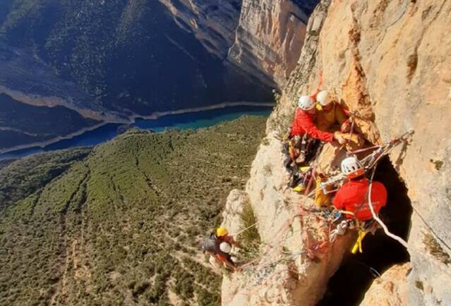 Rescaten un escalador ferit a Mont-rebei