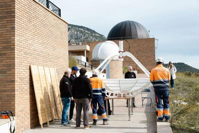 Un radiotelescopi per observar el cel diürn al Parc Astronòmic del Montsec