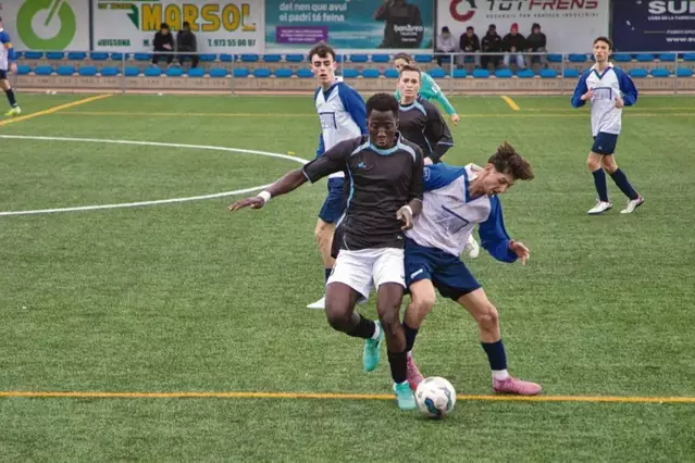 Una àrbitra, acorralada per equip i públic del Butsènit