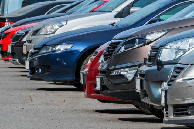 A Lleida es venen tres cotxes utilitzats per cada un de nou