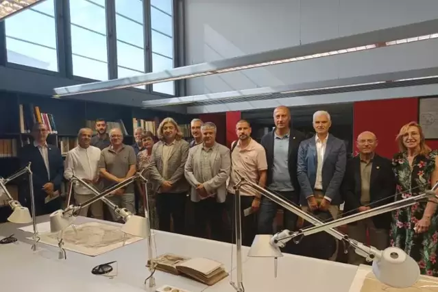 Alcaldes i consellers del Segrià visiten l’Arxiu Històric de Lleida