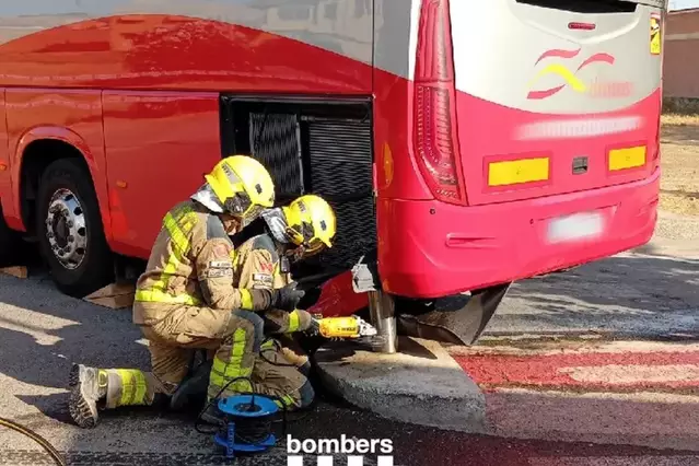 Aparatós accident d’un bus a Almacelles