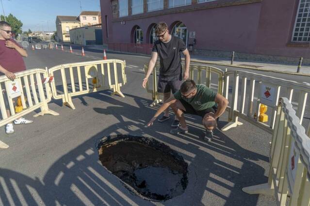Apareix un forat a la carretera d’Artesa de Lleida