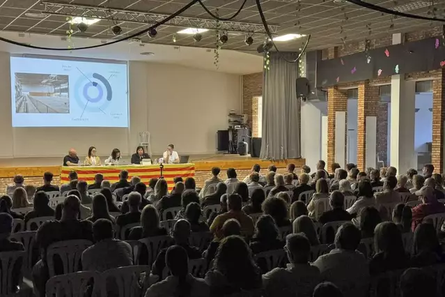 Assemblea veïnal a Soses de l’oposició al pavelló