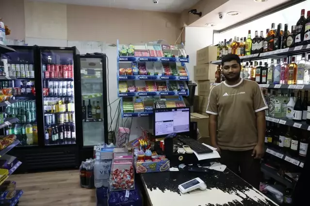 Busquen un lladre després d’atracar de nit i a punta de pistola un supermercat del Clot