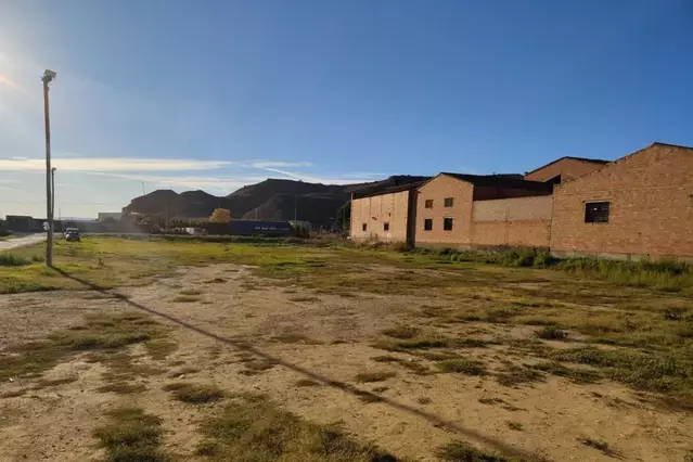 Compren cinc finques per ampliar serveis i equipaments