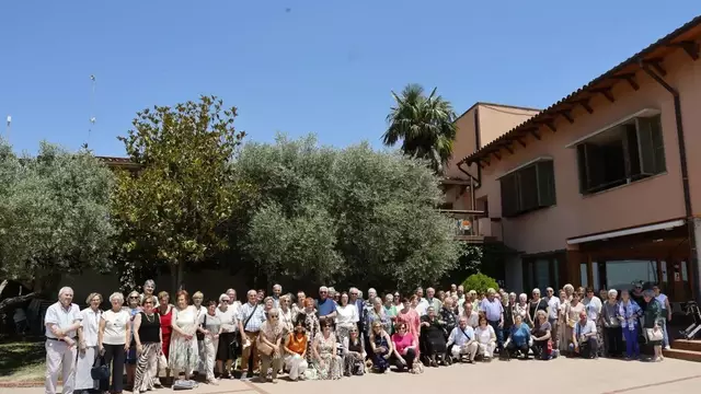 Dinar de germanor a Lleida de persones grans