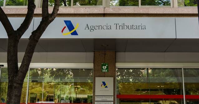 Economistes insten a ajustar l’IRPF a les pujades salarials