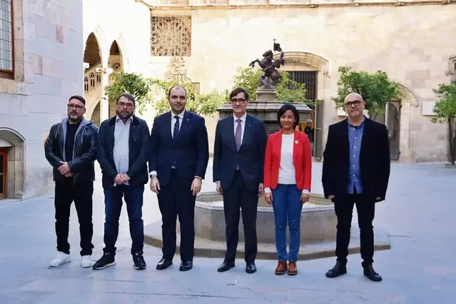 Educació pacta apujar en tres anys 3.000 euros el sou als docents