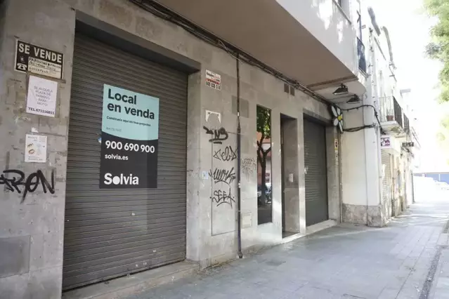 El nombre de locals buits en venda es dispara davant de la falta de rendibilitat